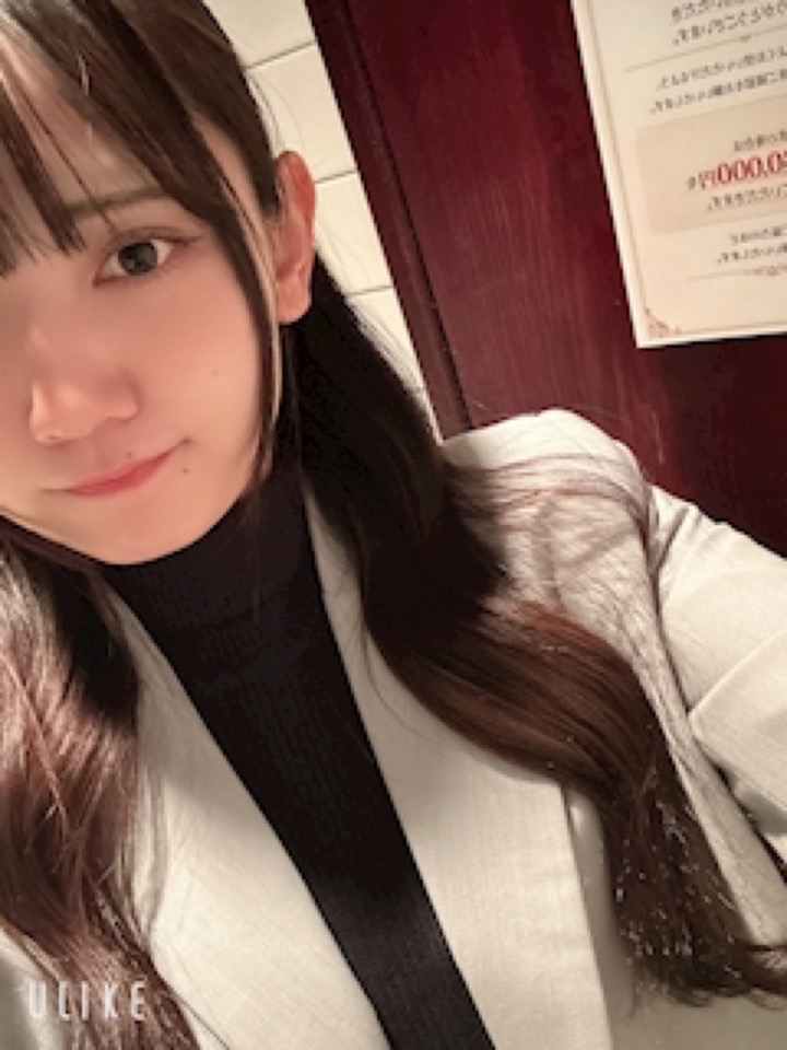 Girls Lounge & Bar Azulのキャスト りな